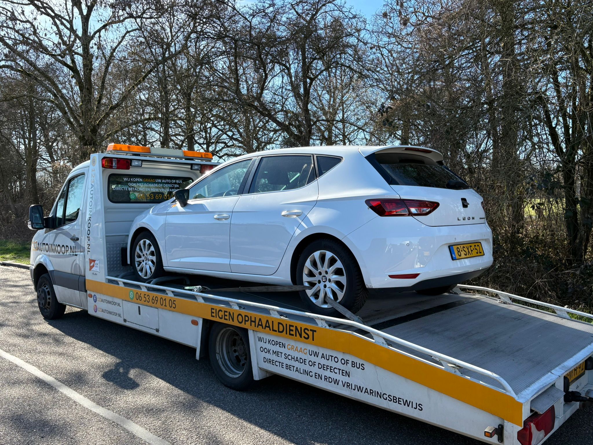 Auto wordt opgehaald door de eigen ophaaldienst van 123AutoInkoop.nl